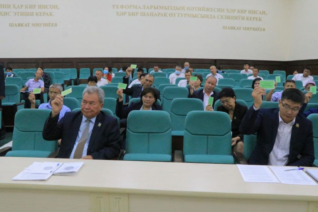 Xalıq deputatları Taxtakópir rayonlıq Keńesiniń 33-sessiyası bolıp ótti