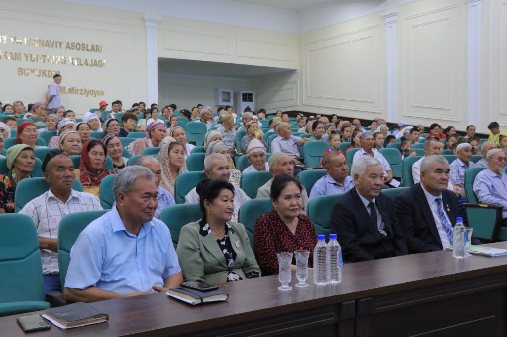 Тахтакөпир районы Мәденият сарайында «Үш әўлад ушырасыўы» болып өтти