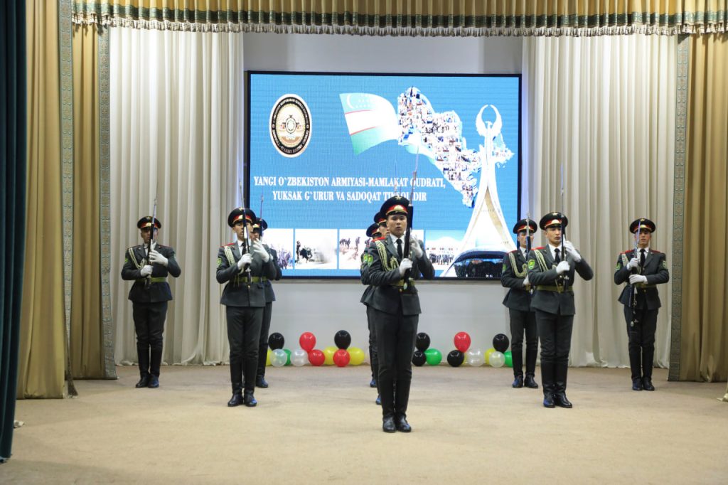 «Халық ҳәм армия – бир тән, бир жан» сүрени астында ушырасыў кешеси болып өтти.