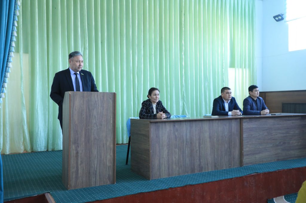 Тахтакөпир районындағы 3-санлы улыўма орта билим бериў мектебинде руўхый-ағартыўшылық жумыслардың нәтийжелилигин арттырыўға қаратылған үгит-нәсиятлаў илажы өткерилди