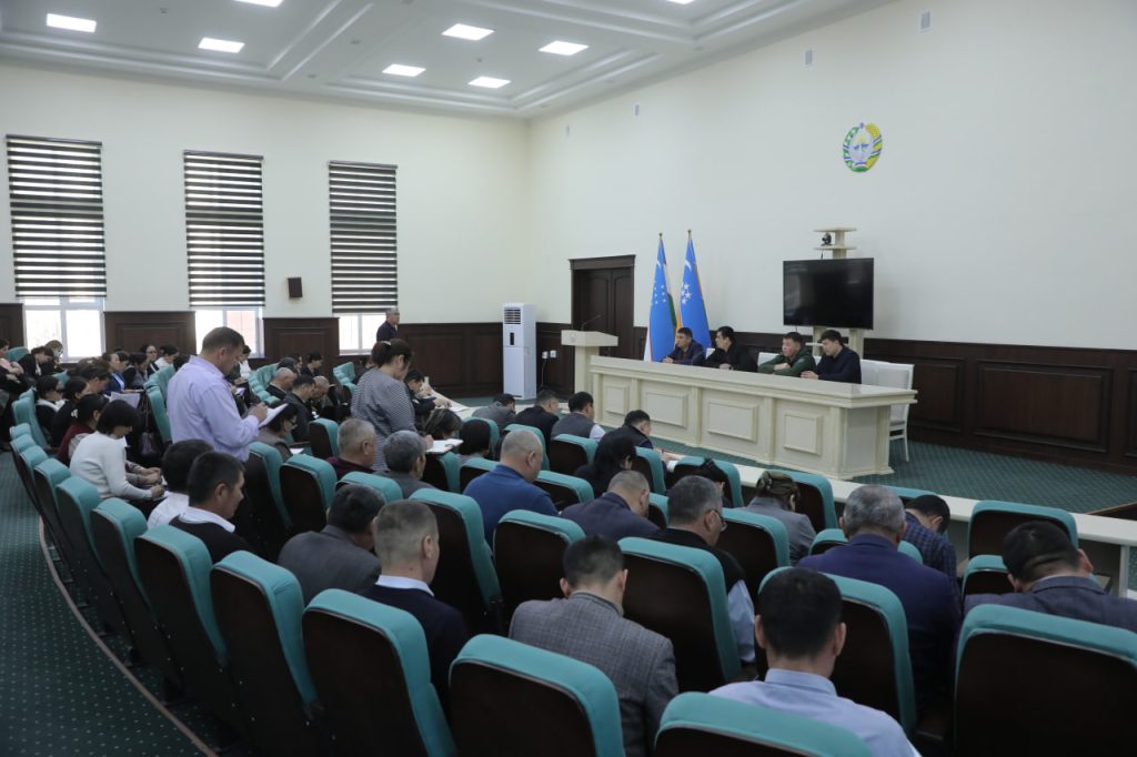 Taxtako‘pir tumani hokimligining majlislar zalida mahallalarda xavfsiz muhitni yaratish va huquqbuzarliklarning barvaqt oldini olish tizimi samaradorligini yanada oshirish masalalari bo‘yicha yig‘ilish bo‘lib o‘tdi.